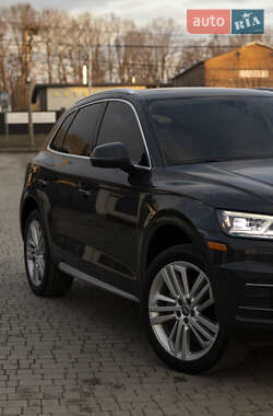 Внедорожник / Кроссовер Audi Q5 2018 в 