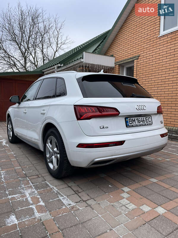 Внедорожник / Кроссовер Audi Q5 2017 в Ромнах