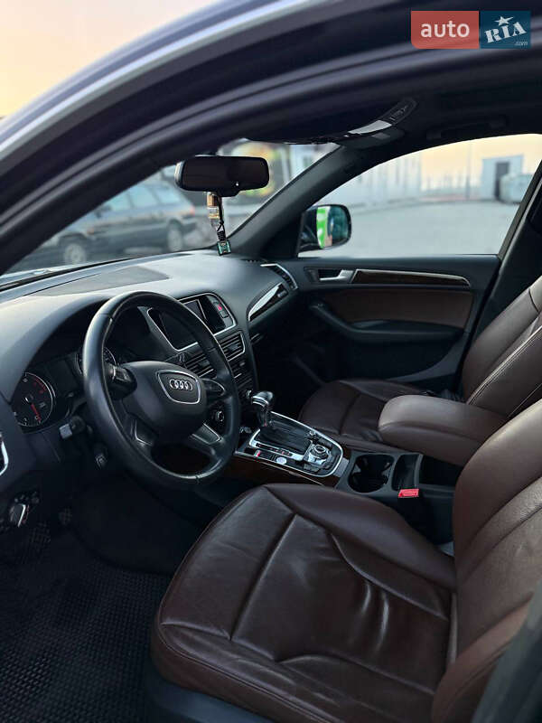 Внедорожник / Кроссовер Audi Q5 2015 в Вишневом