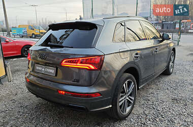 Внедорожник / Кроссовер Audi Q5 2017 в 
