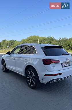 Внедорожник / Кроссовер Audi Q5 2021 в 