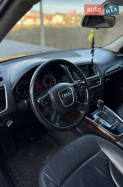 Внедорожник / Кроссовер Audi Q5 2010 в Черновцах