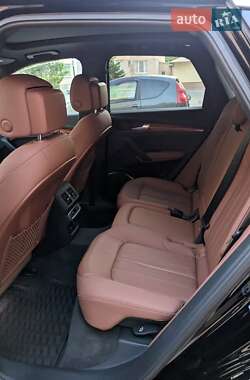 Внедорожник / Кроссовер Audi Q5 2021 в 