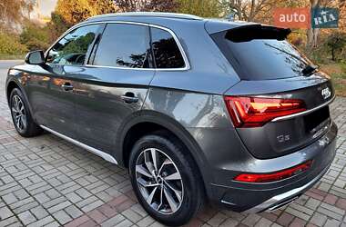 Внедорожник / Кроссовер Audi Q5 2021 в 