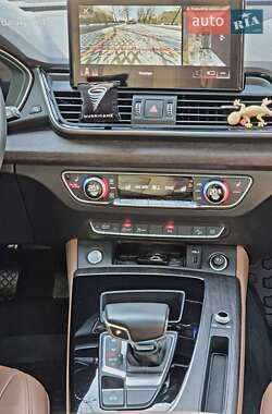 Внедорожник / Кроссовер Audi Q5 2022 в 