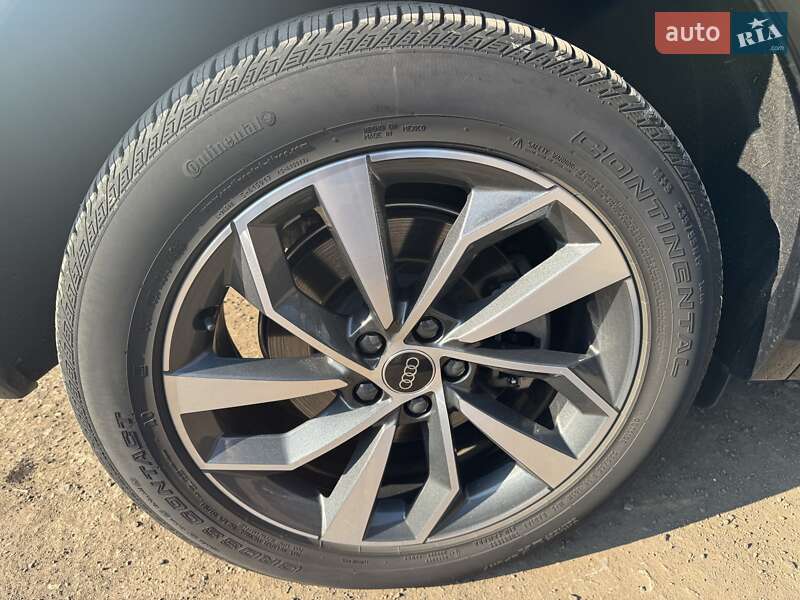 Внедорожник / Кроссовер Audi Q5 2023 в Киеве