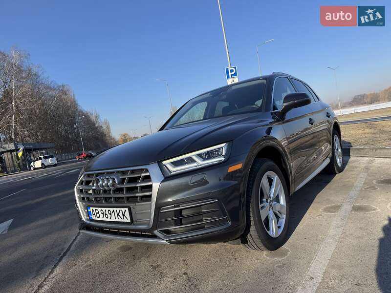 Внедорожник / Кроссовер Audi Q5 2018 в 