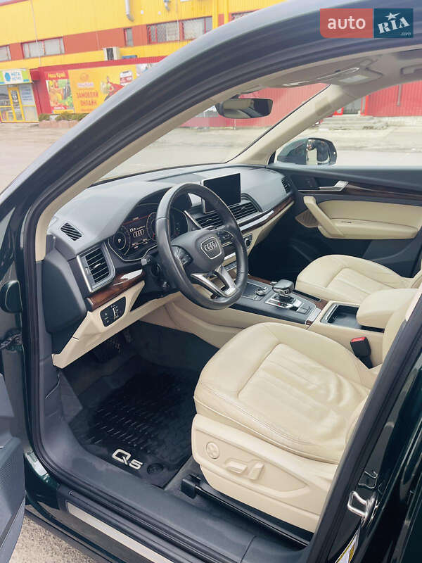 Внедорожник / Кроссовер Audi Q5 2017 в Луцке
