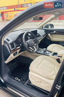 Внедорожник / Кроссовер Audi Q5 2017 в 