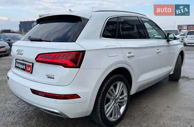 Внедорожник / Кроссовер Audi Q5 2018 в 
