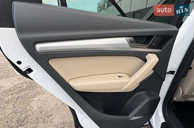 Внедорожник / Кроссовер Audi Q5 2018 в 