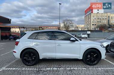 Внедорожник / Кроссовер Audi Q5 2018 в 