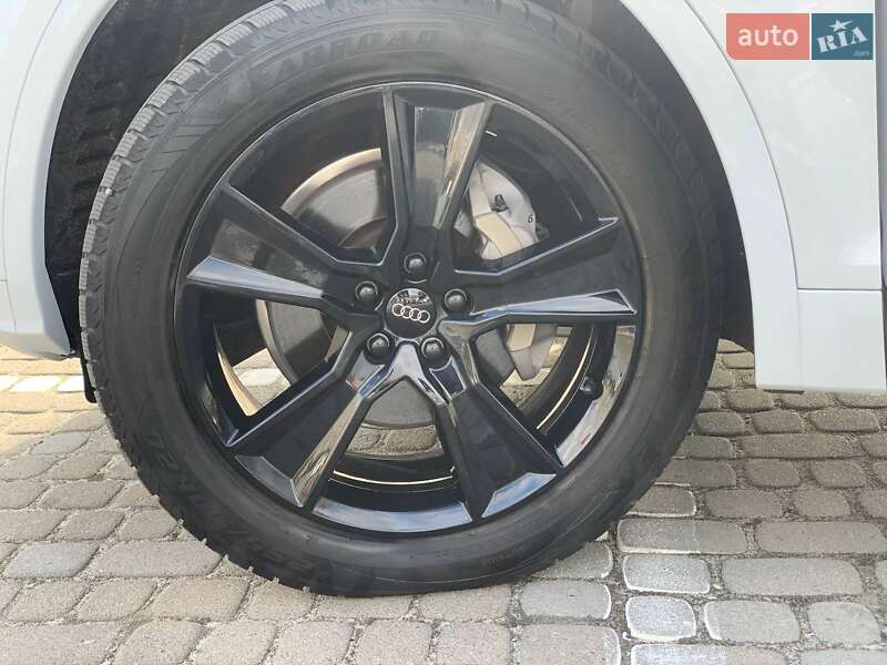 Позашляховик / Кросовер Audi Q5 2018 в Львові