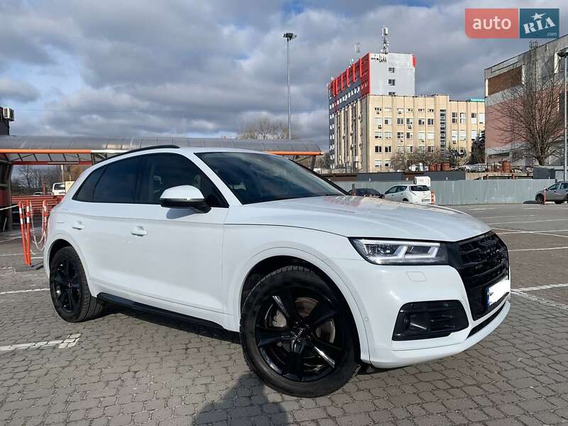 Внедорожник / Кроссовер Audi Q5 2018 в 