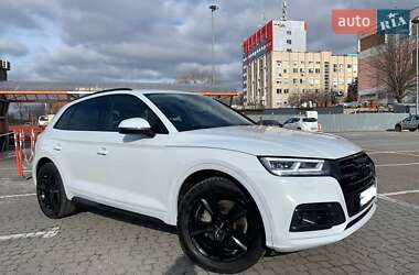 Внедорожник / Кроссовер Audi Q5 2018 в 