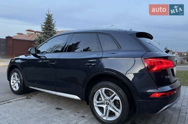 Позашляховик / Кросовер Audi Q5 2018 в 