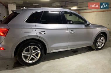 Внедорожник / Кроссовер Audi Q5 2018 в 
