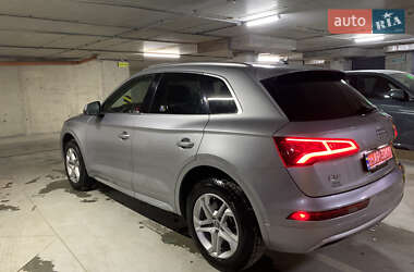 Внедорожник / Кроссовер Audi Q5 2018 в 