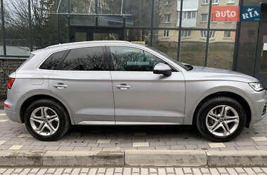 Внедорожник / Кроссовер Audi Q5 2018 в 