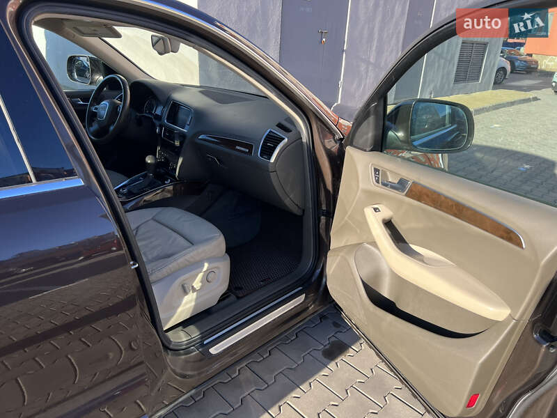 Внедорожник / Кроссовер Audi Q5 2010 в Луцке