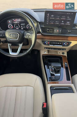 Внедорожник / Кроссовер Audi Q5 2021 в 