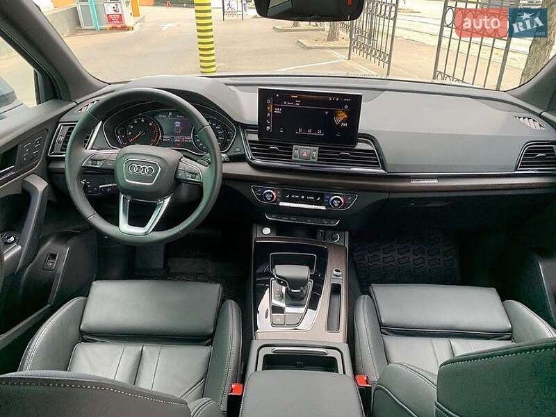 Внедорожник / Кроссовер Audi Q5 2021 в 