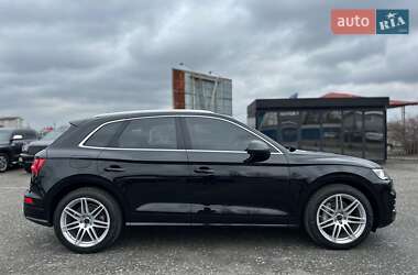 Внедорожник / Кроссовер Audi Q5 2017 в 