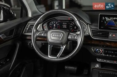 Позашляховик / Кросовер Audi Q5 2018 в 