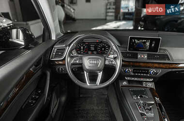 Позашляховик / Кросовер Audi Q5 2018 в 