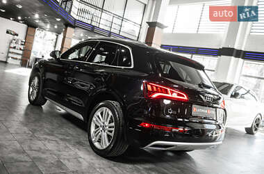 Позашляховик / Кросовер Audi Q5 2018 в 