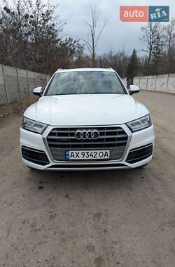 Позашляховик / Кросовер Audi Q5 2018 в 