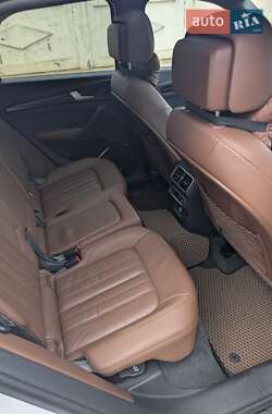 Позашляховик / Кросовер Audi Q5 2018 в 