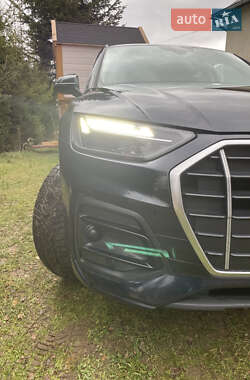 Позашляховик / Кросовер Audi Q5 2018 в 