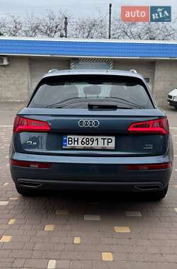 Позашляховик / Кросовер Audi Q5 2018 в 
