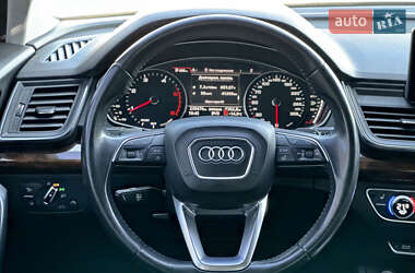 Внедорожник / Кроссовер Audi Q5 2017 в 