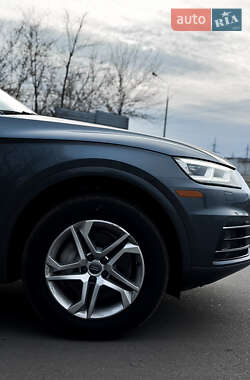 Внедорожник / Кроссовер Audi Q5 2018 в 