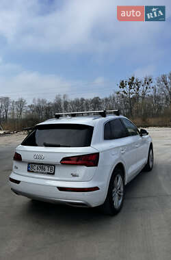 Внедорожник / Кроссовер Audi Q5 2017 в 