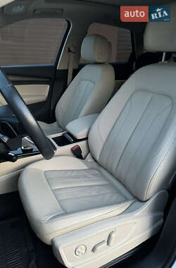 Внедорожник / Кроссовер Audi Q5 2022 в 
