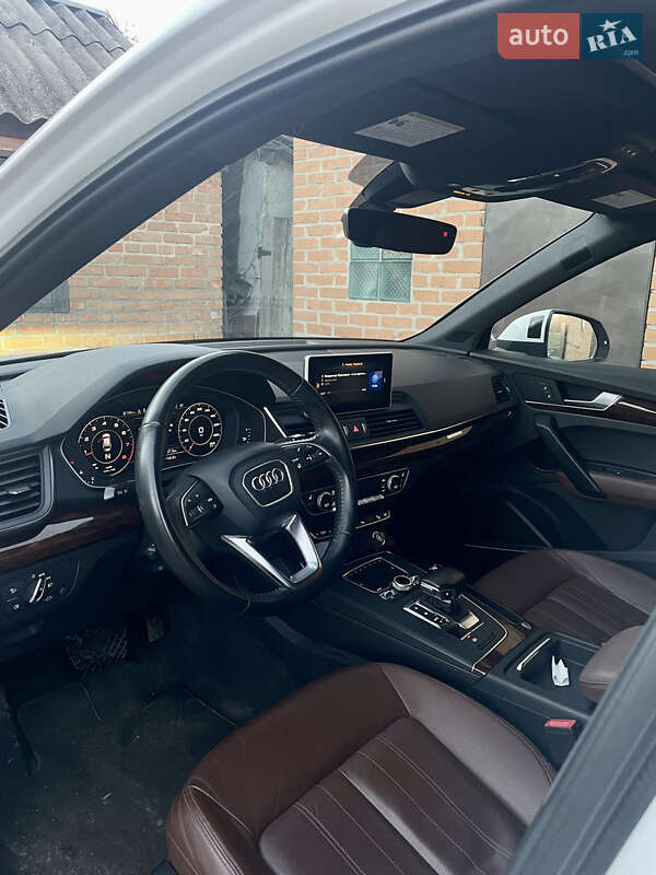 Внедорожник / Кроссовер Audi Q5 2017 в Сумах