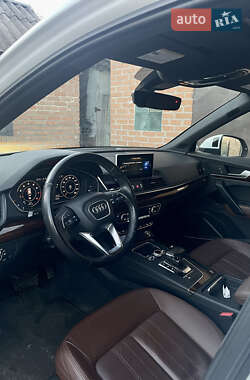 Внедорожник / Кроссовер Audi Q5 2017 в 
