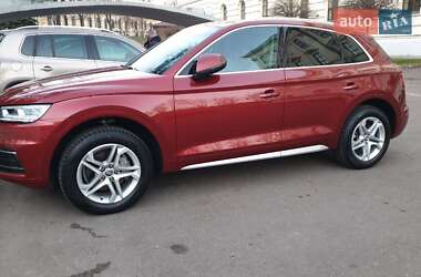Позашляховик / Кросовер Audi Q5 2018 в 