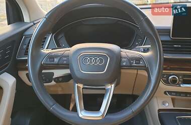 Позашляховик / Кросовер Audi Q5 2018 в 