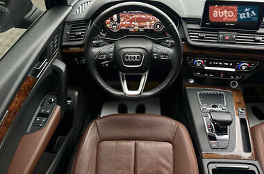 Внедорожник / Кроссовер Audi Q5 2017 в 