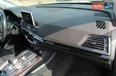 Внедорожник / Кроссовер Audi Q5 2018 в 