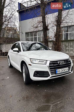 Внедорожник / Кроссовер Audi Q5 2017 в 