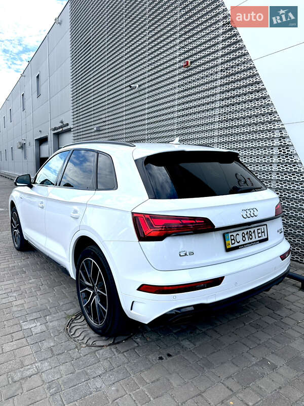 Позашляховик / Кросовер Audi Q5 2021 в Києві