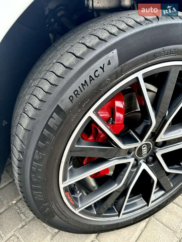 Позашляховик / Кросовер Audi Q5 2021 в Києві