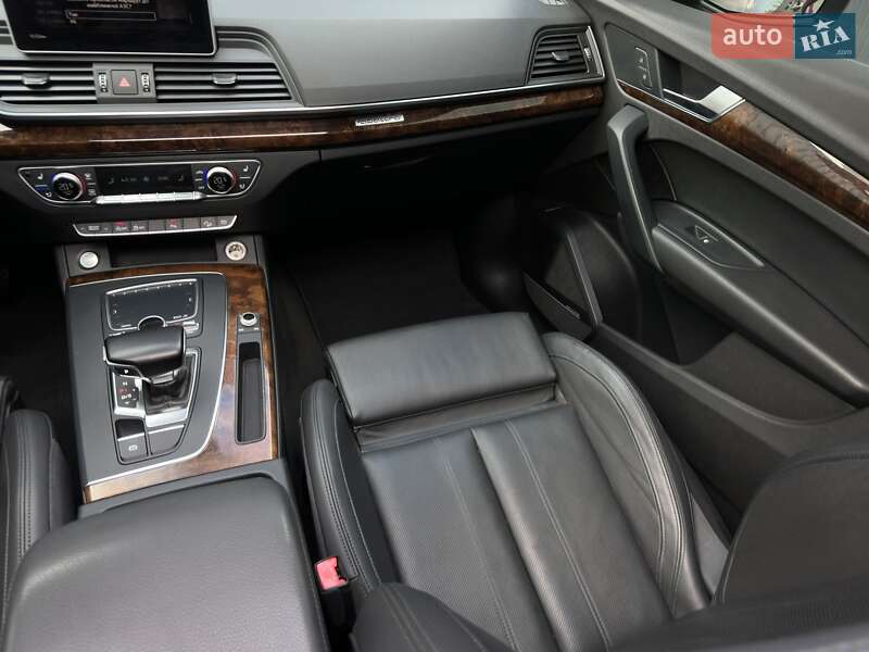 Позашляховик / Кросовер Audi Q5 2017 в Мукачевому