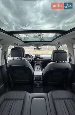 Внедорожник / Кроссовер Audi Q5 2018 в 