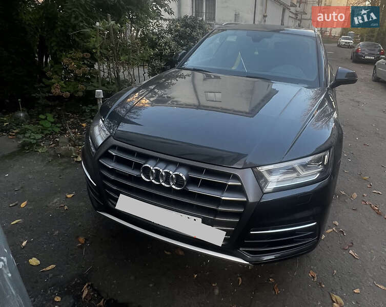Внедорожник / Кроссовер Audi Q5 2018 в 